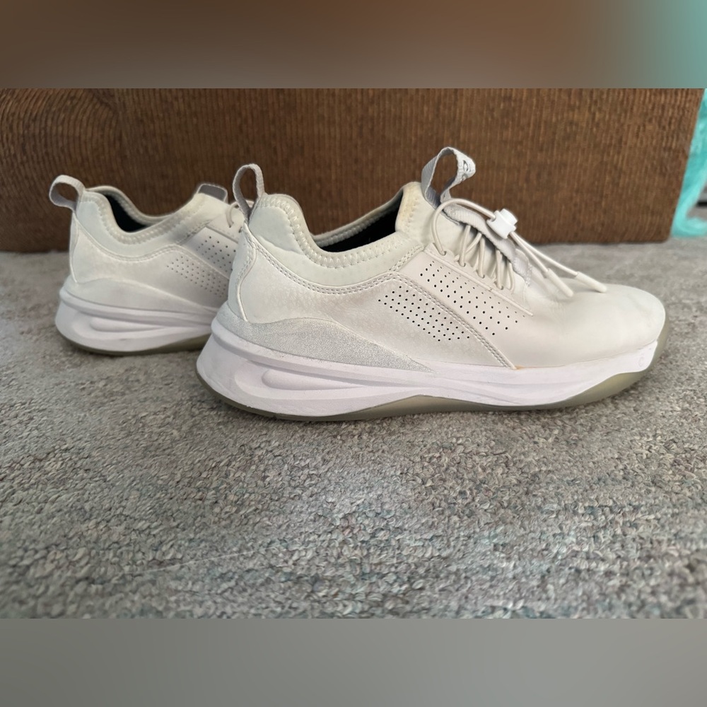 Woman’s classic Clove healthcare shoe